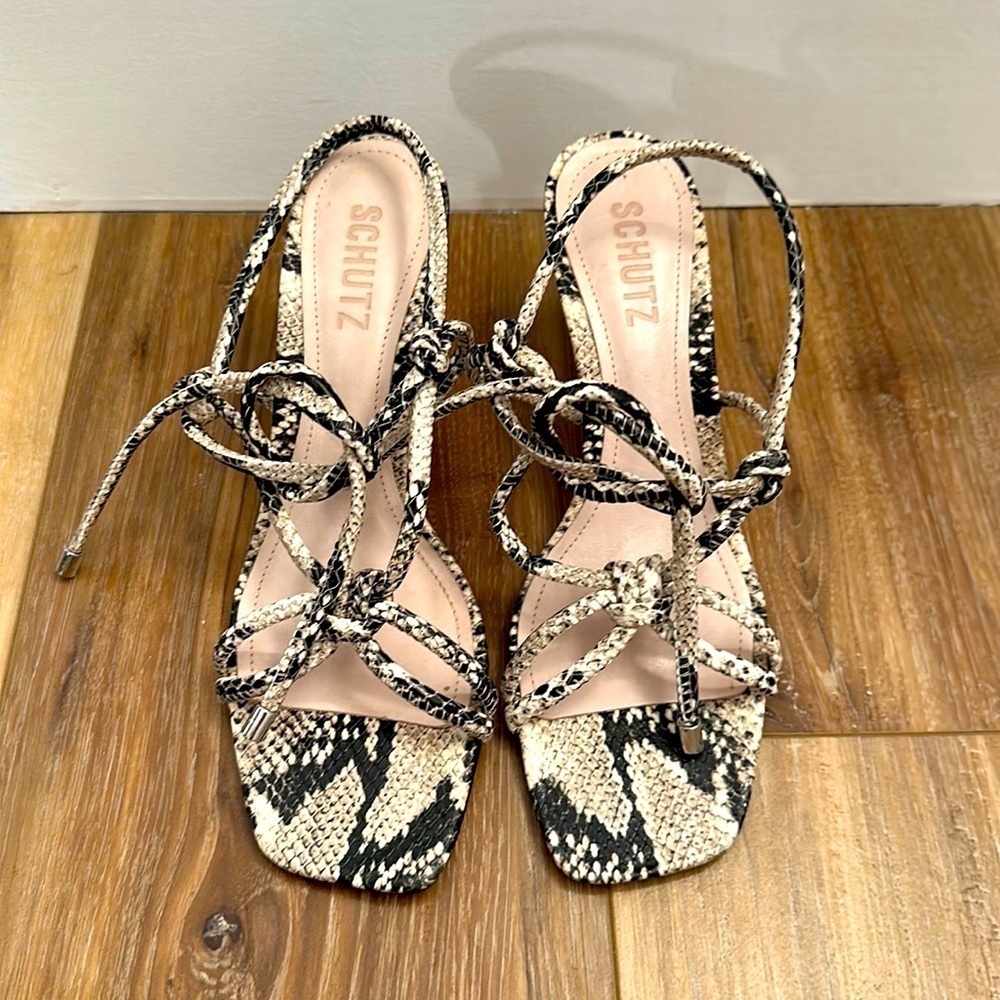 Schutz Animal Leather Heeled Sandals Lover Mid Pin Heel Size 7 snake print